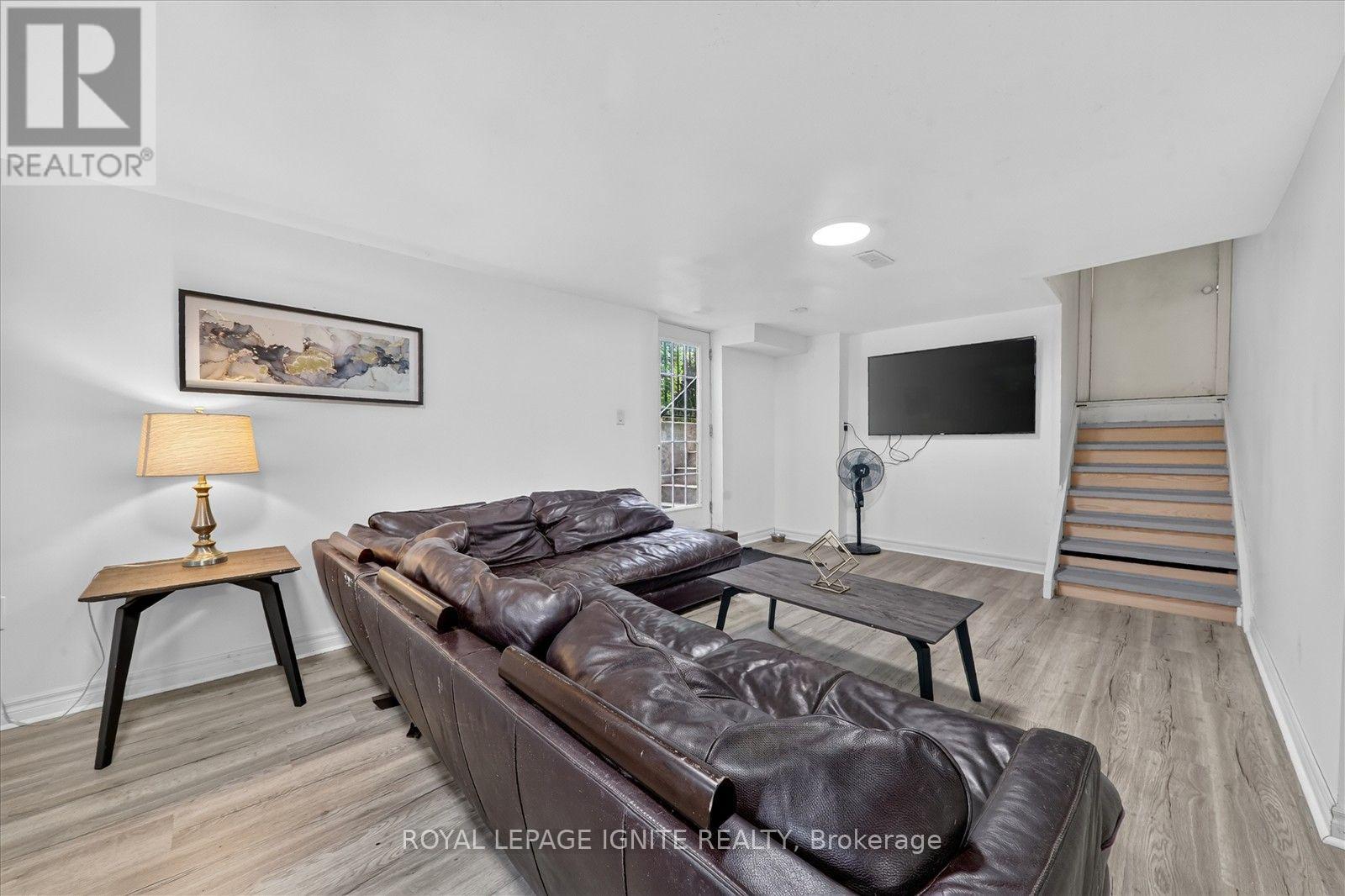 7 BRIARBLUFF AVENUE - Image 32