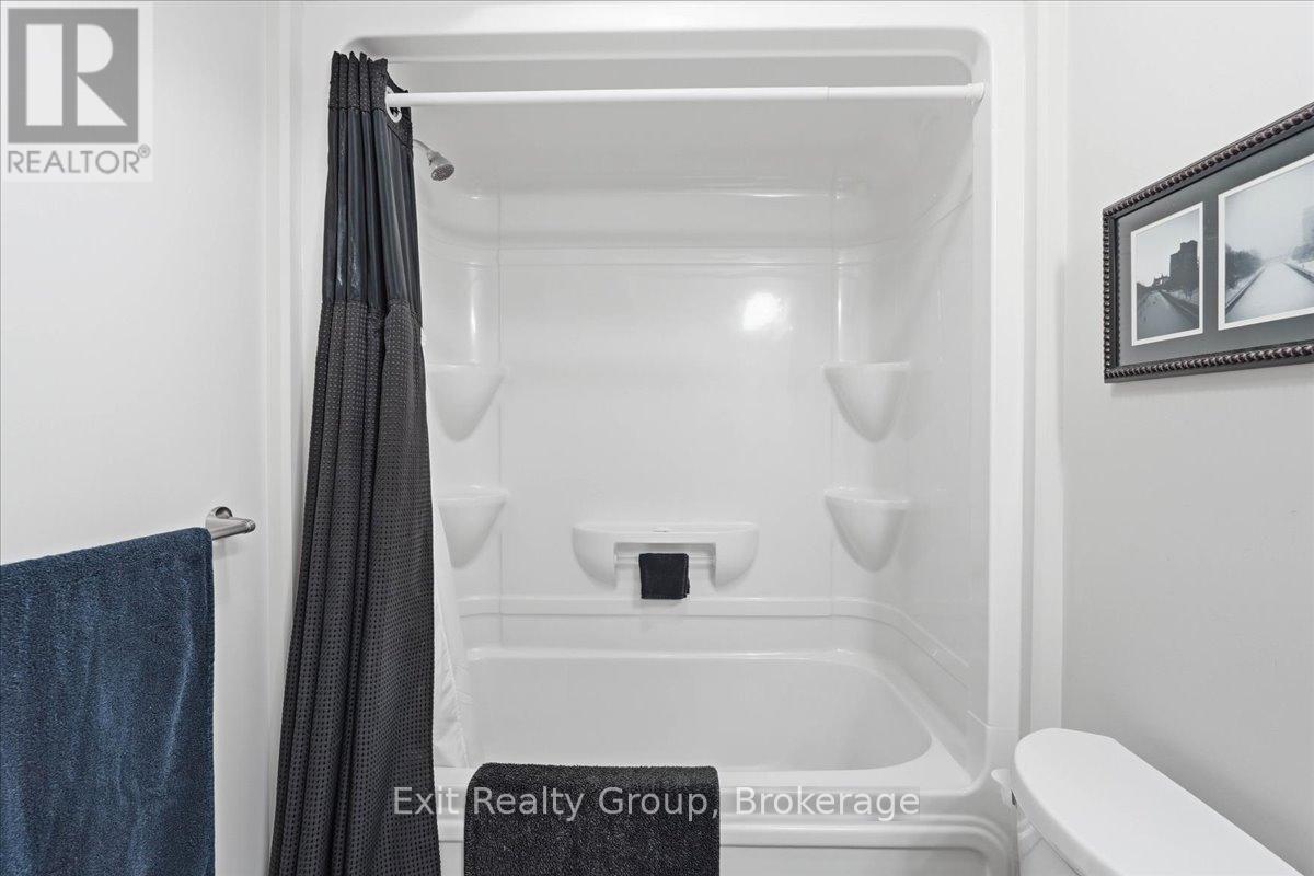 30 SANDHU CRESCENT - 22
