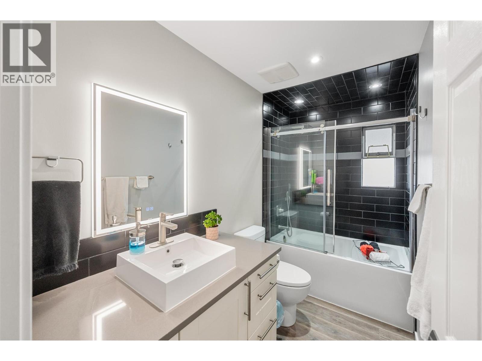 38 BAYVIEW Crescent - 37