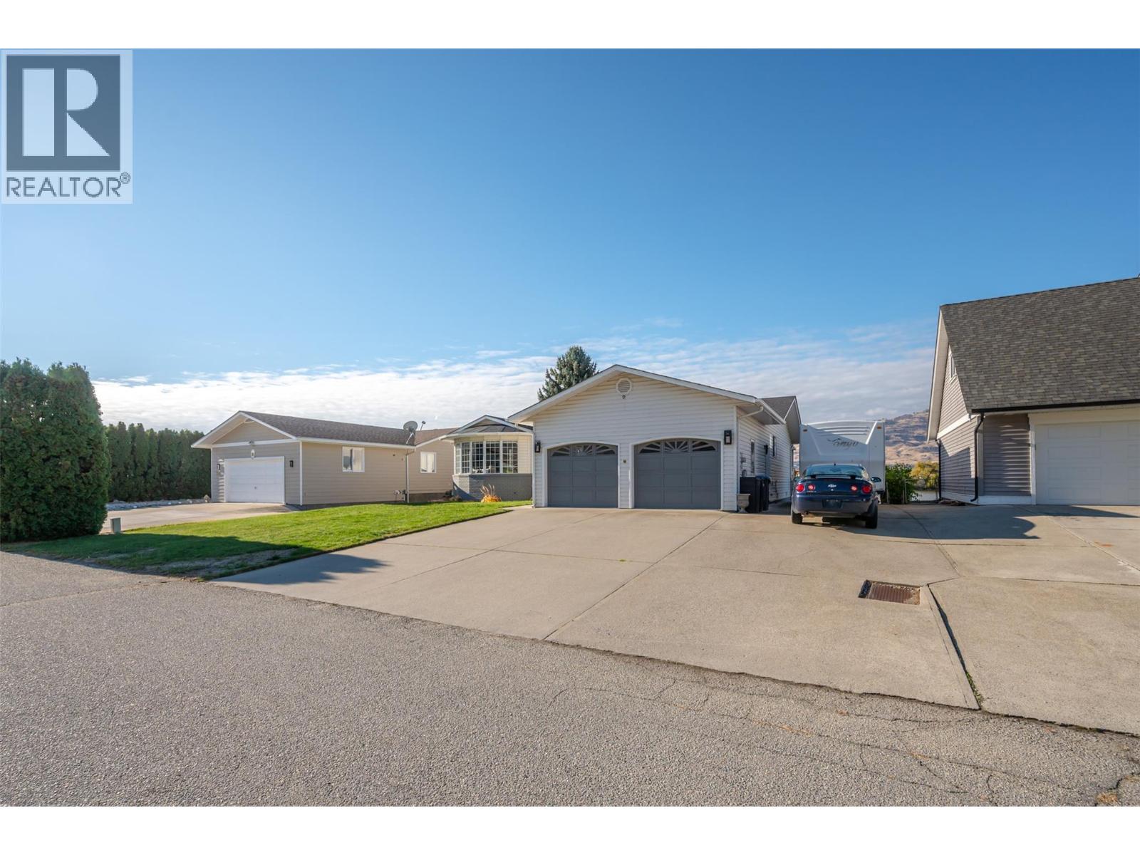 38 BAYVIEW Crescent - 54