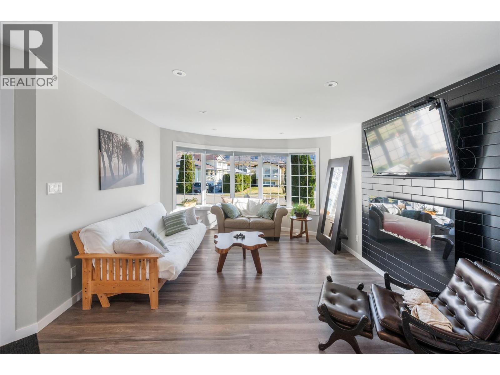 38 BAYVIEW Crescent - 9