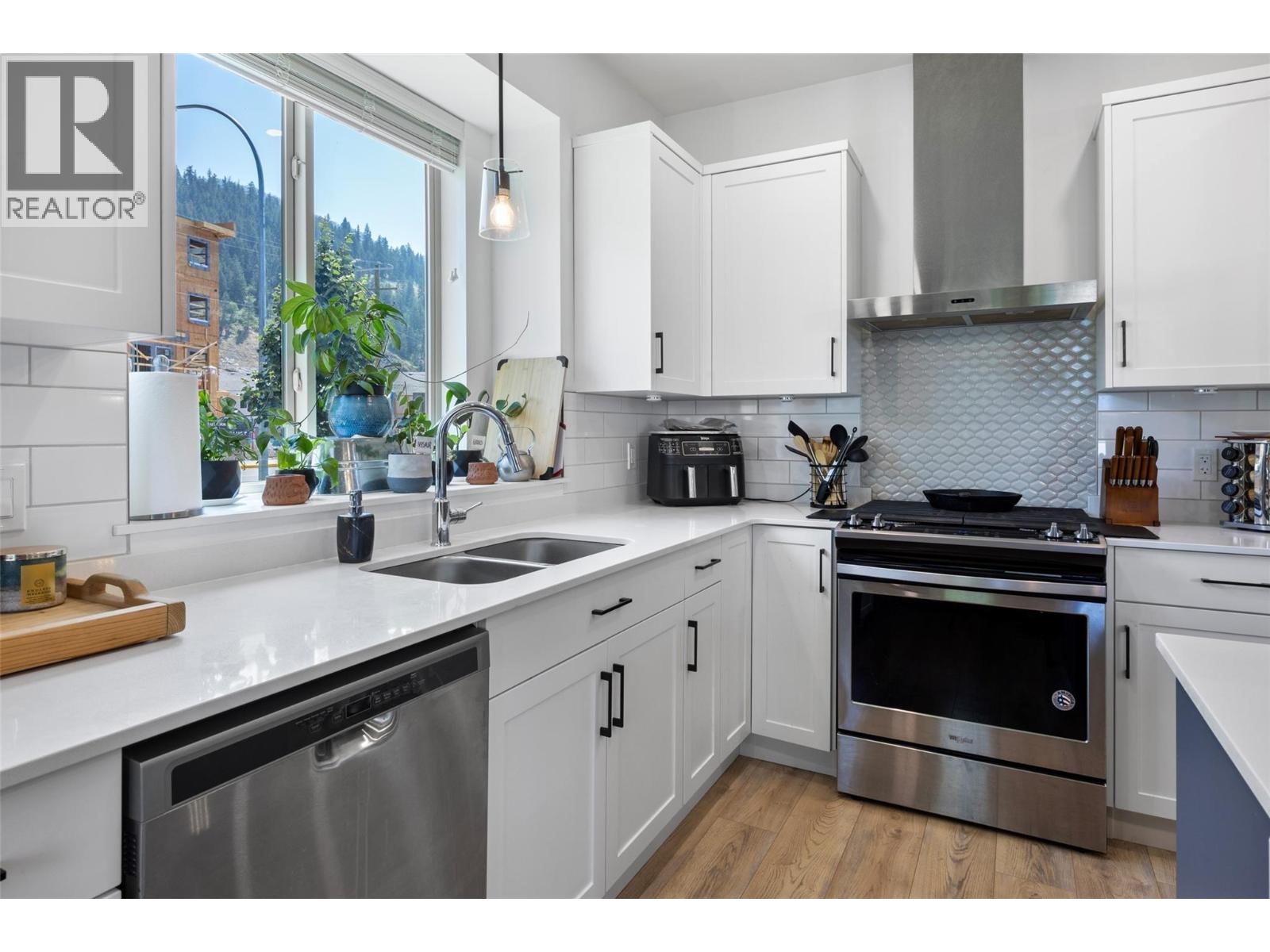 #1 220 Shepherd Road - 11