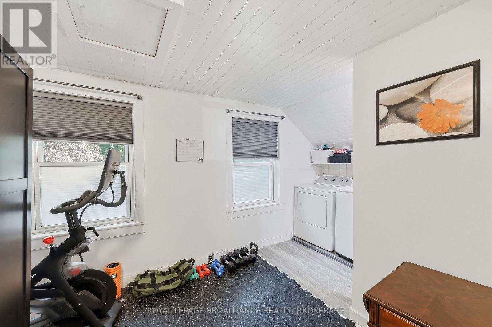 114 NORTH STREET N - 33