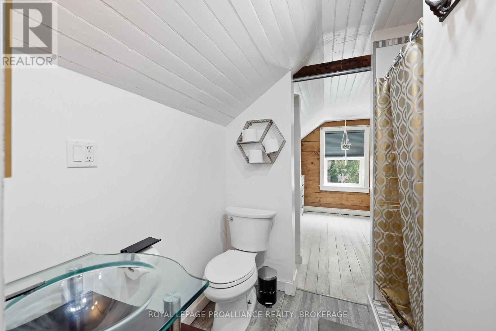 114 NORTH STREET N - 42