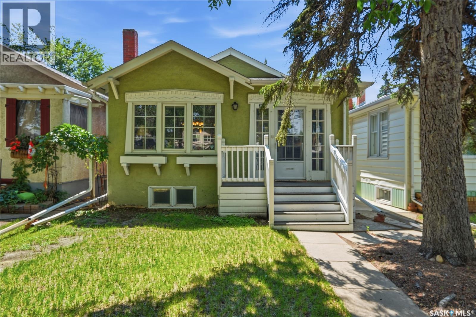 3625 Victoria AVENUE - 1