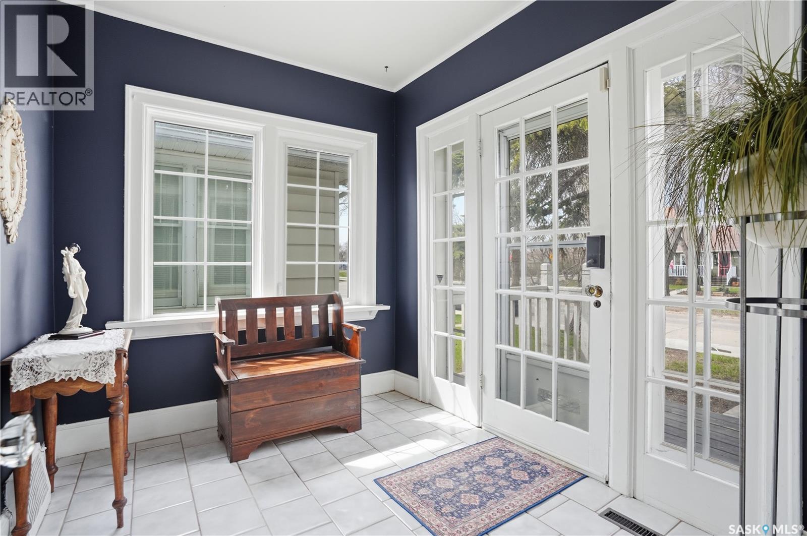 3625 Victoria AVENUE - 2