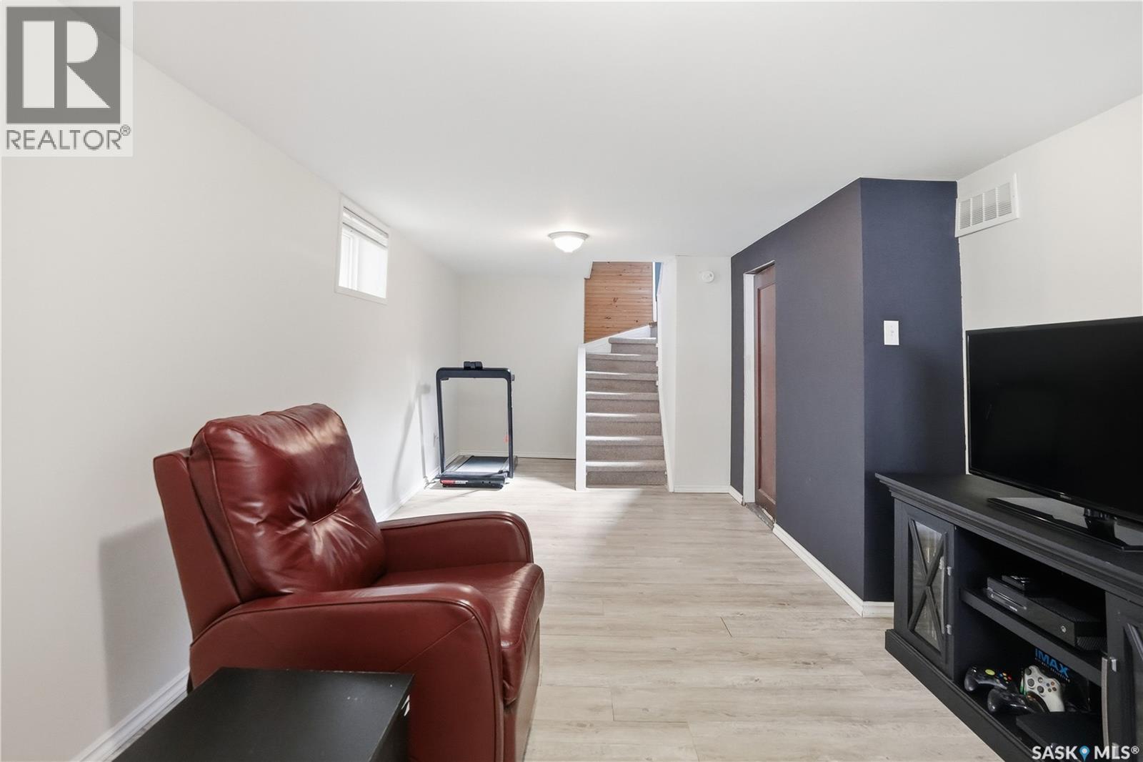 3625 Victoria AVENUE - 27