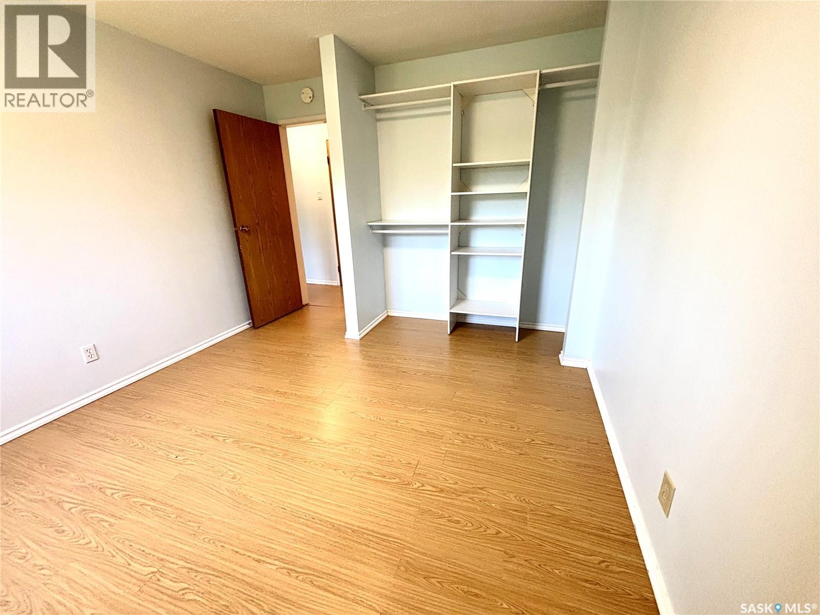 #104 307 Tait CRESCENT - Image 10