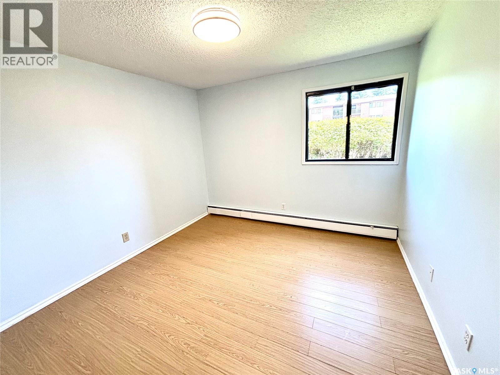 #104 307 Tait CRESCENT - Image 11