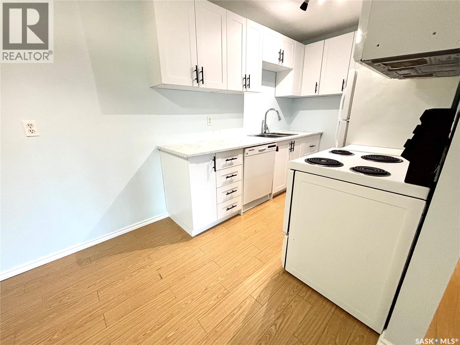 #104 307 Tait CRESCENT - Image 3