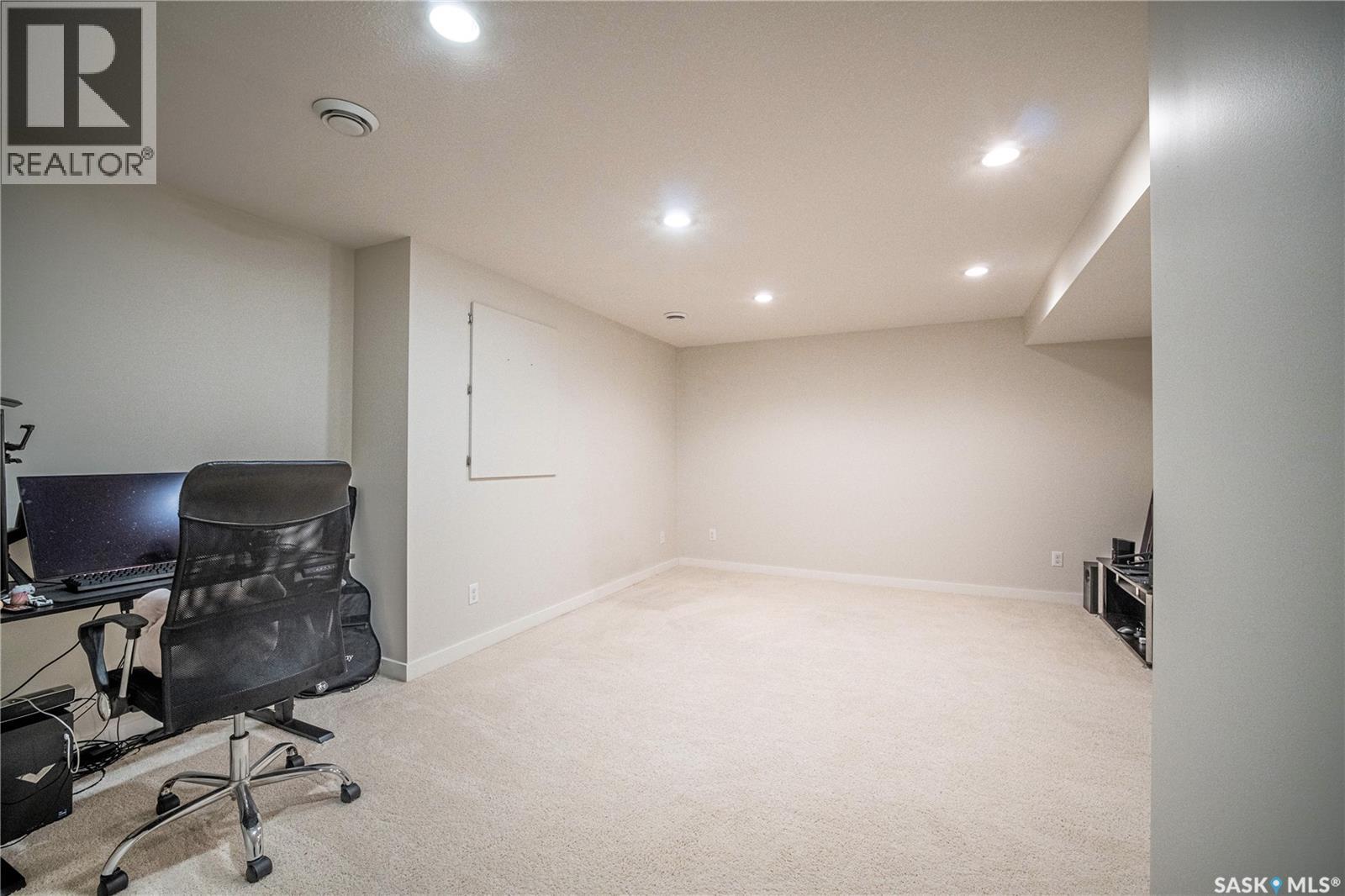 #307 710 Gordon ROAD - 34