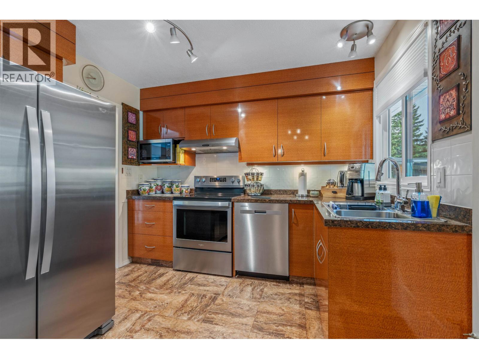 173 VOYAGEUR DRIVE - 7