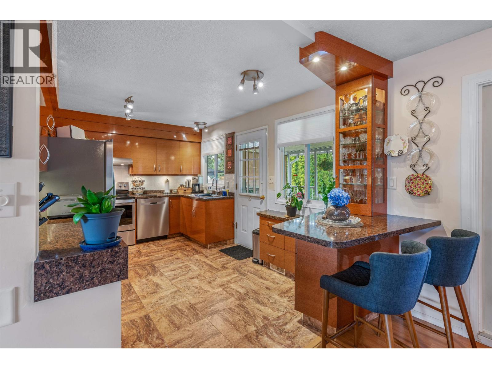 173 VOYAGEUR DRIVE - 6