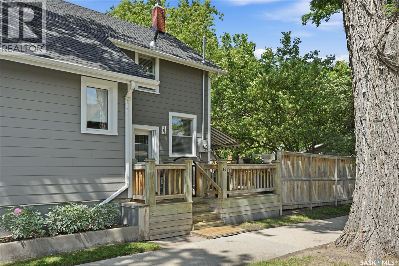 627 12th STREET E - Image 57
