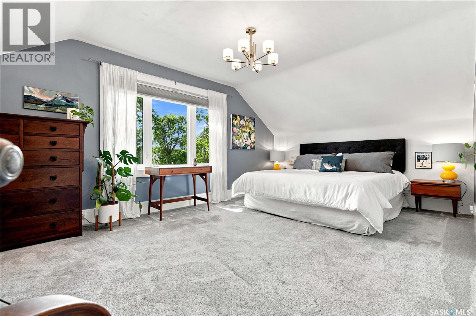 627 12th STREET E - Image 35