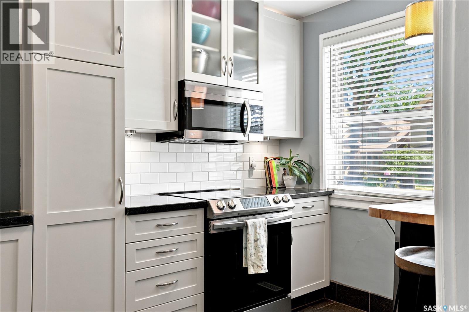627 12th STREET E - Image 9
