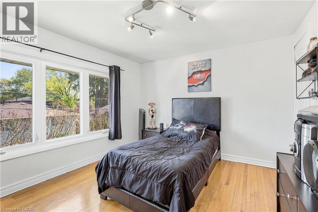 937 PARK Avenue W - 18