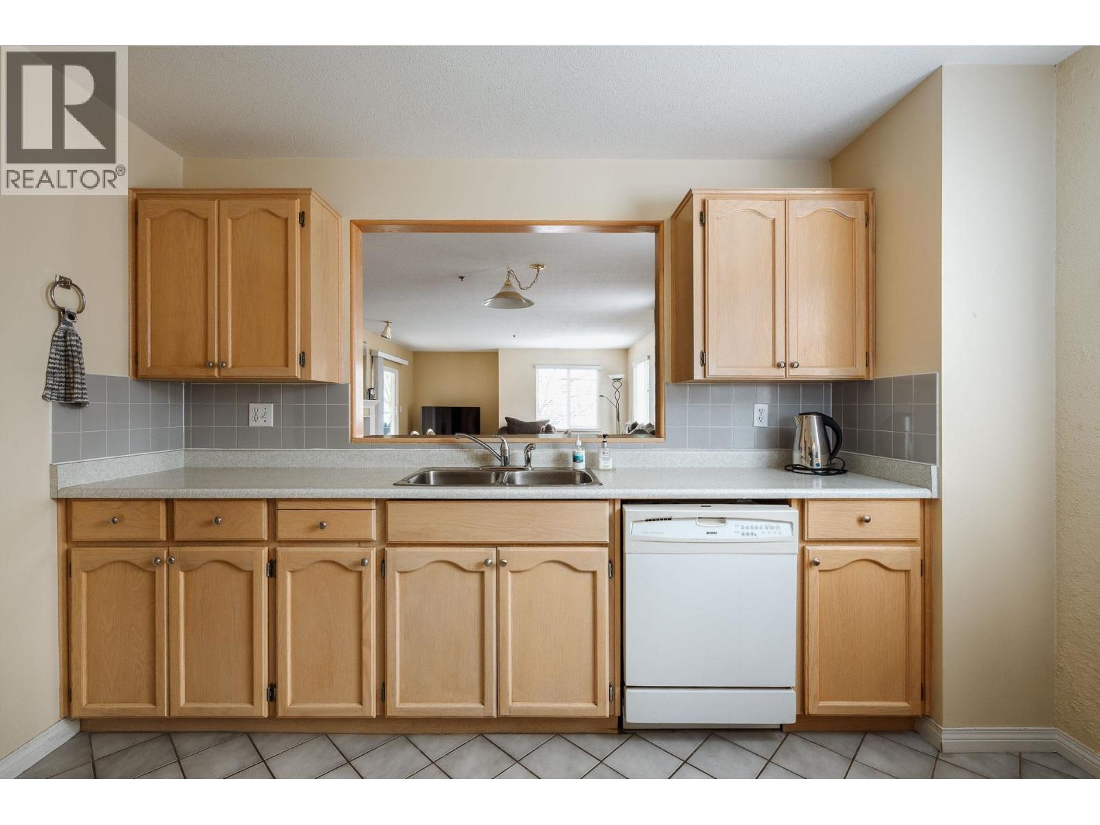 205 4988 47A AVENUE, Delta