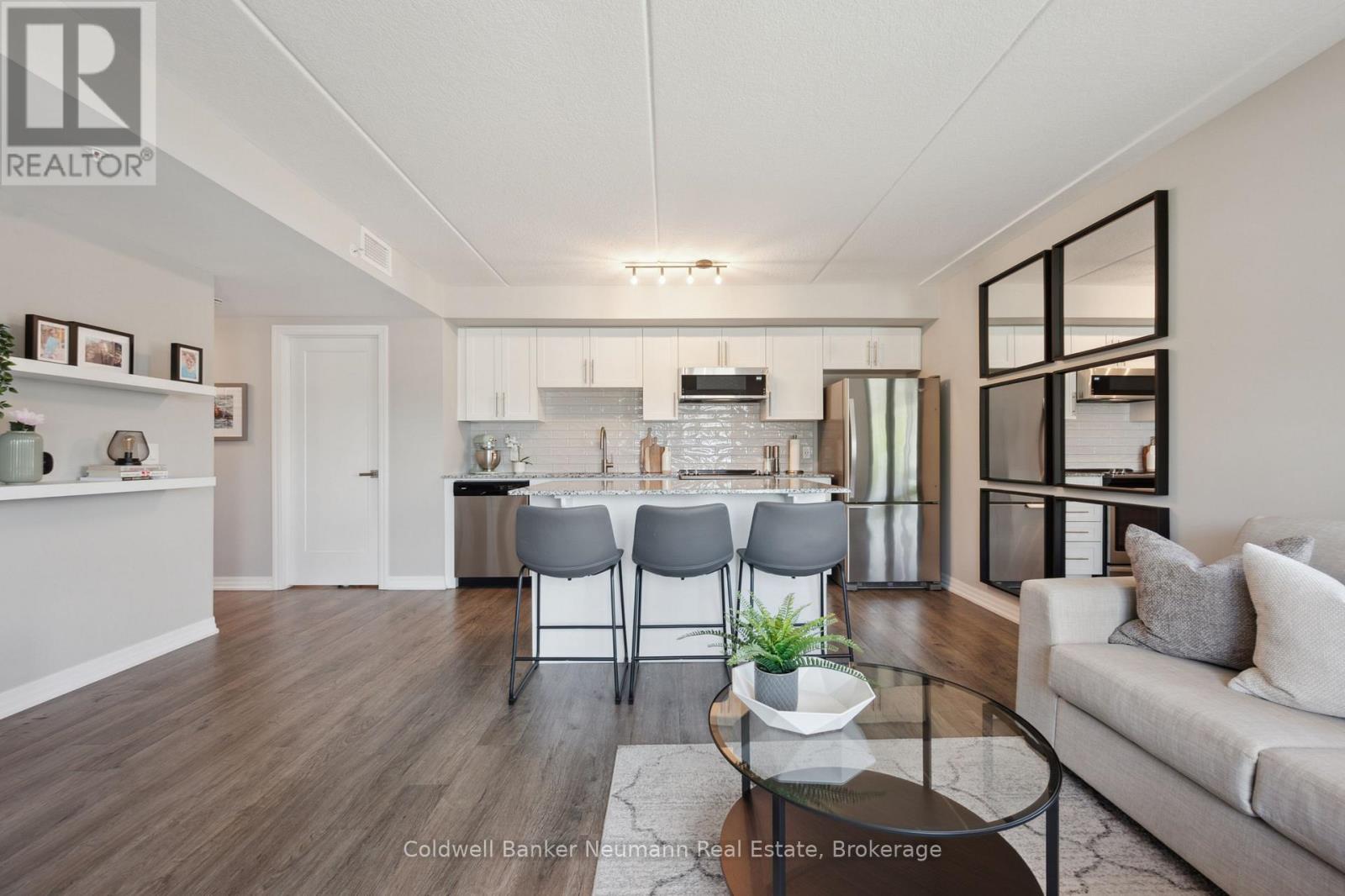 #102 104 SUMMIT RIDGE DRIVE - 2