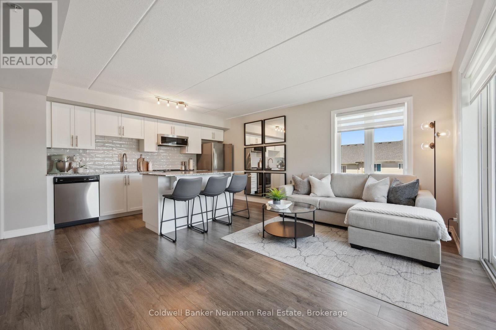 #102 104 SUMMIT RIDGE DRIVE - Image 3