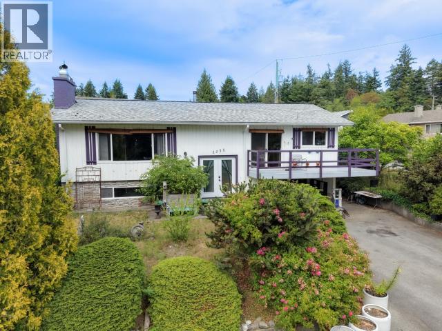 3255 KOOTENAY PLACE - 33