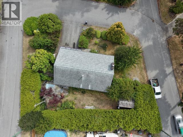 3255 KOOTENAY PLACE - 32