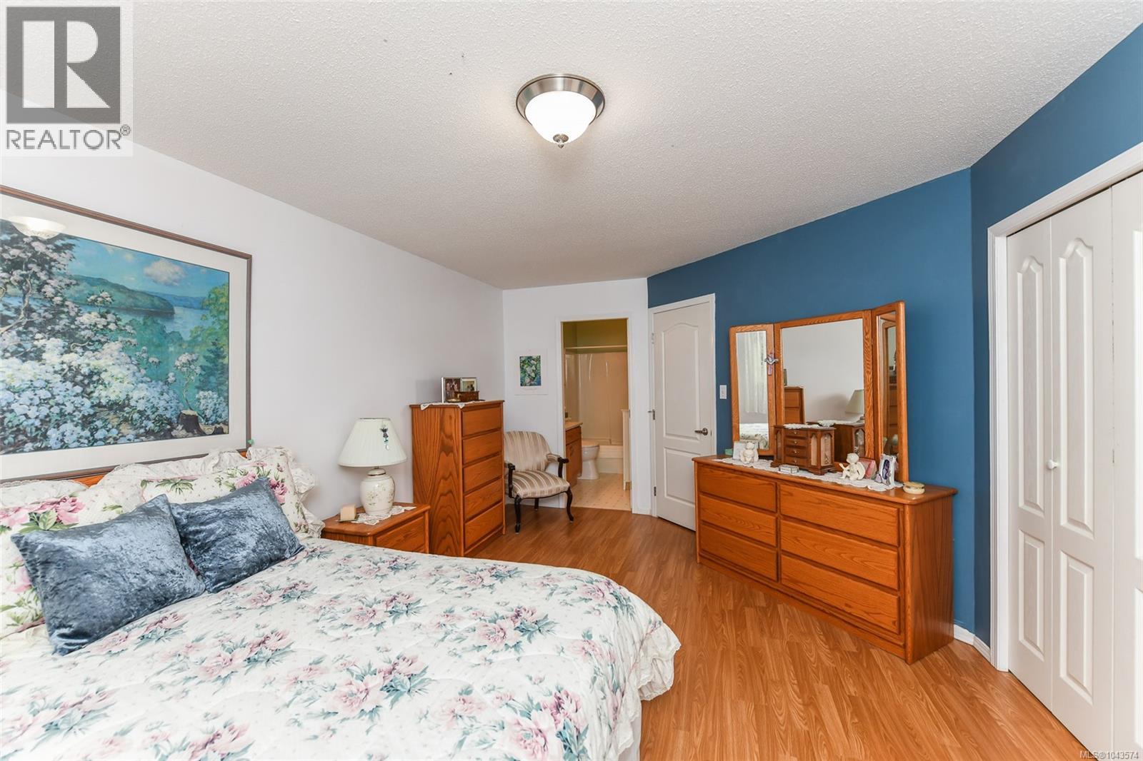 #10 3355 First St - 16