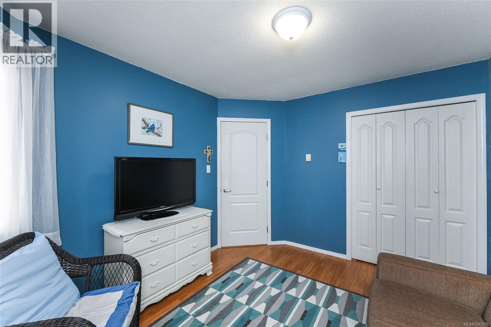#10 3355 First St - 17