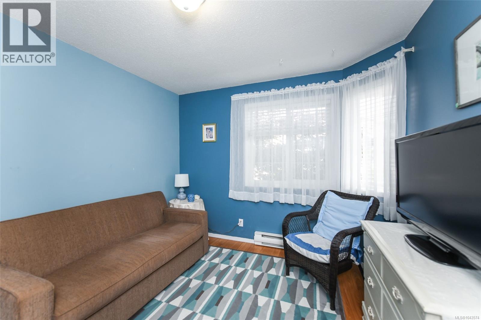 #10 3355 First St - 18