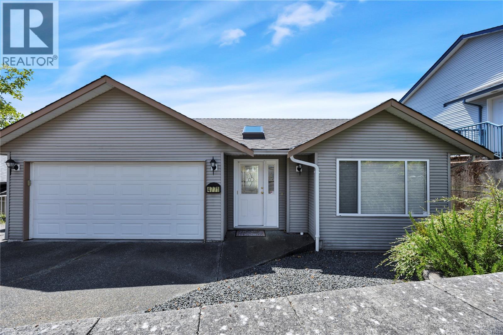 4771 Fairbrook Cres - 1