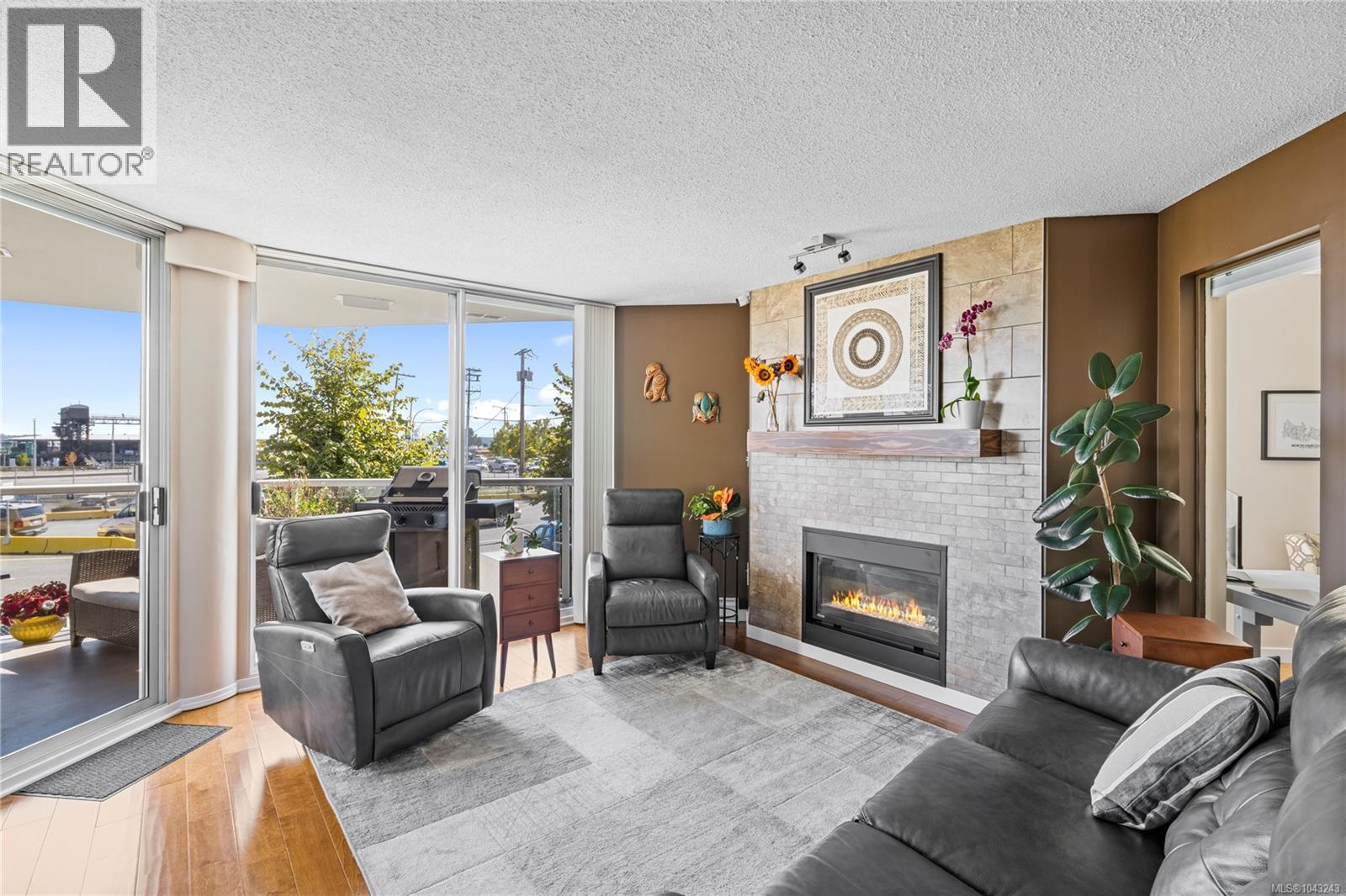 #206 158 Promenade Dr - 1
