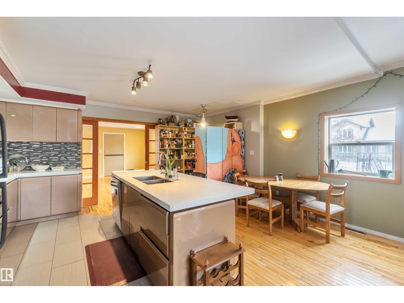 10207 88 ST NW - 12