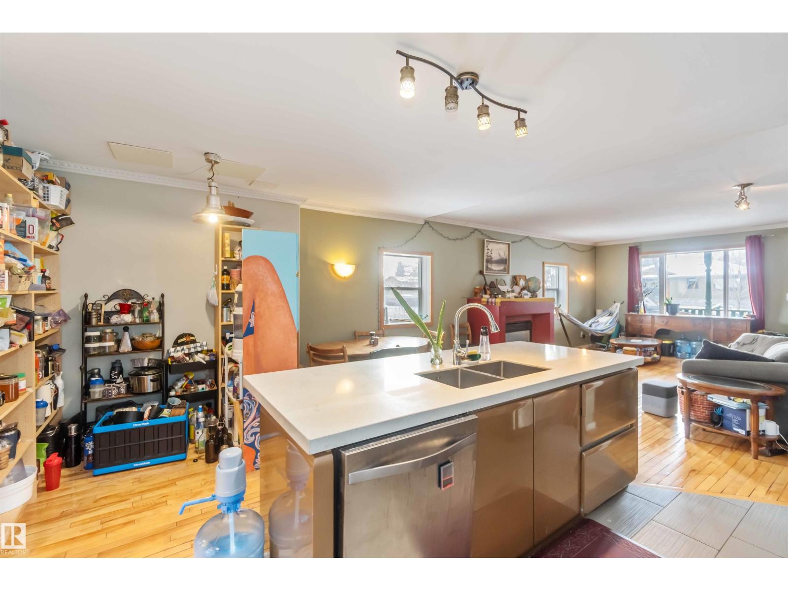 10207 88 ST NW - 15