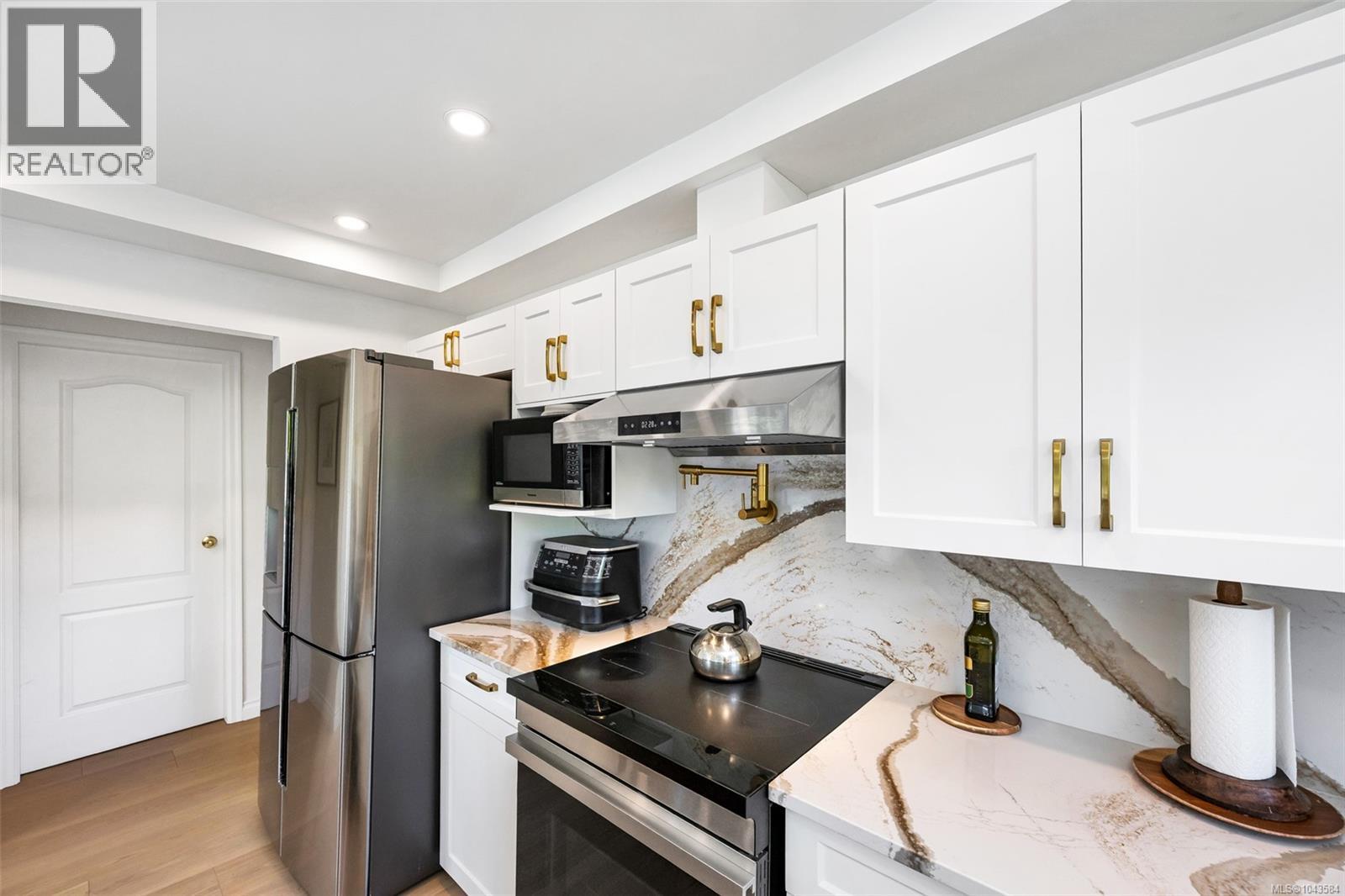  1110 Totem Lane, Saanich