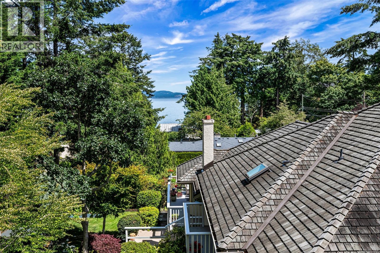  1110 Totem Lane, Saanich
