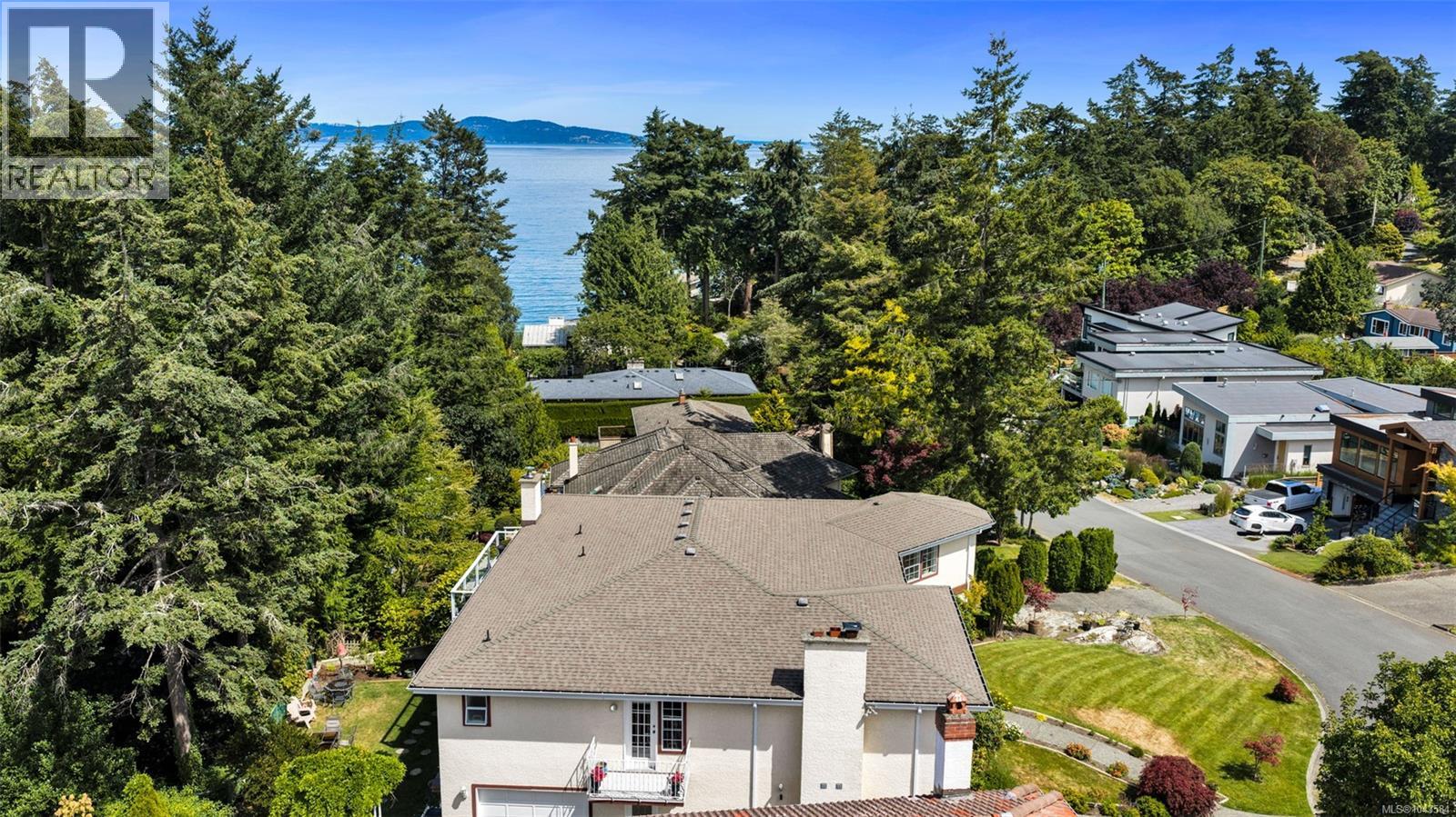  1110 Totem Lane, Saanich