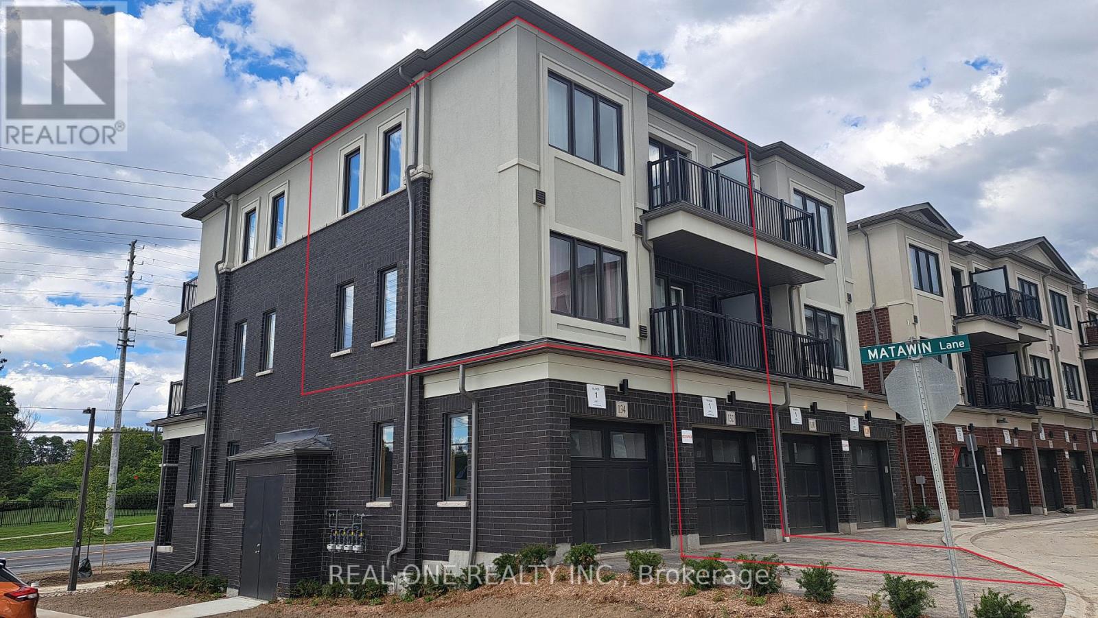 3 Storeys with Driveway