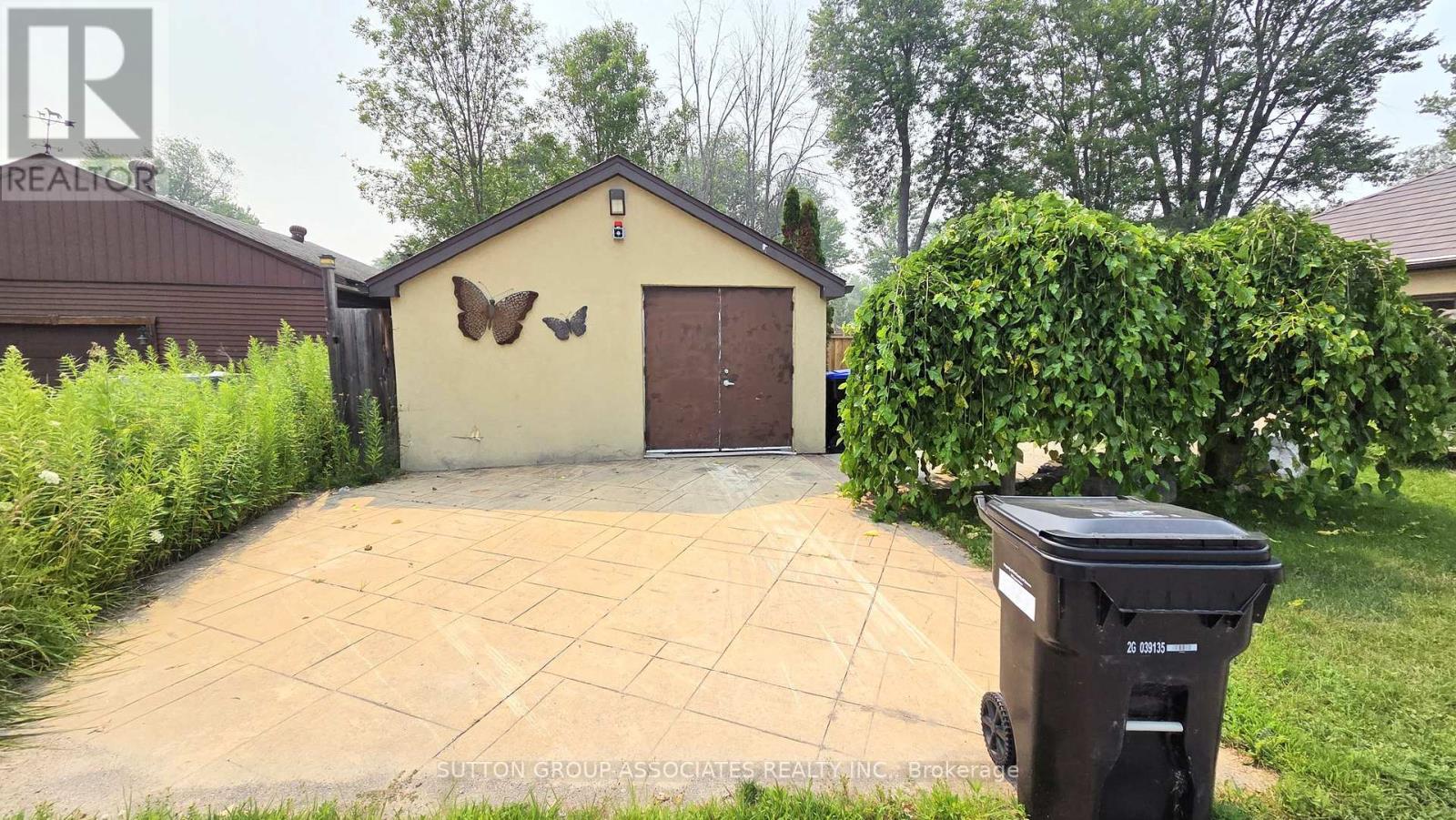 1099 POPLAR DRIVE - 18
