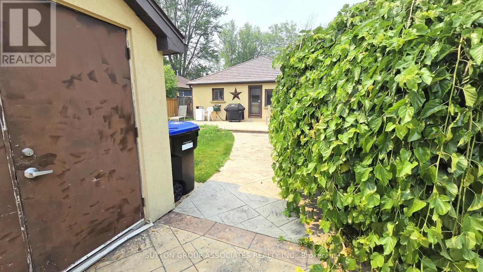1099 POPLAR DRIVE - 19
