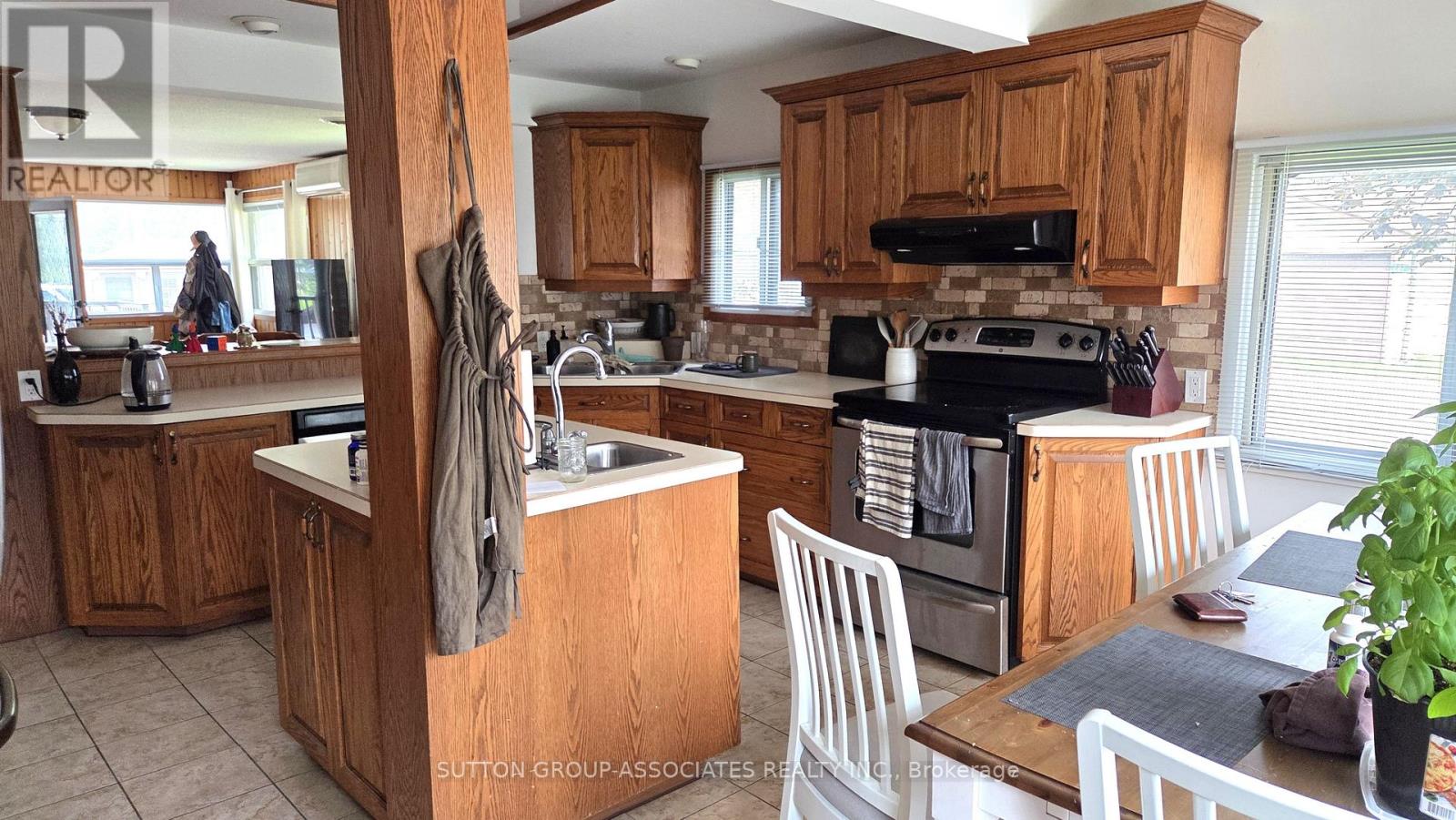 1099 POPLAR DRIVE - 6