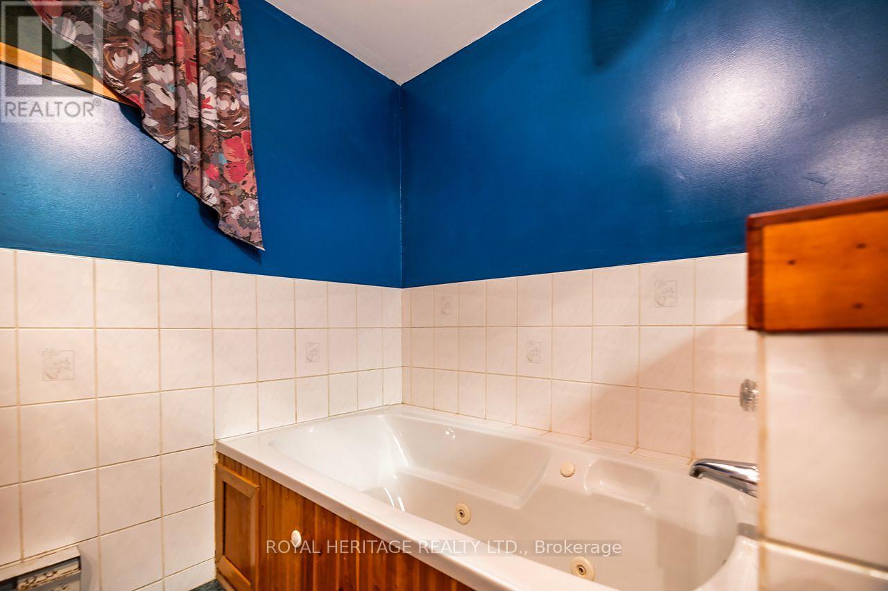 7014 HUNTER STREET - 30