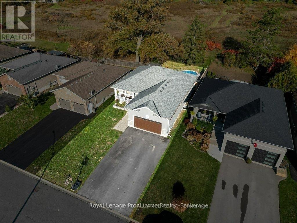 50 STONEGATE CRESCENT - 1