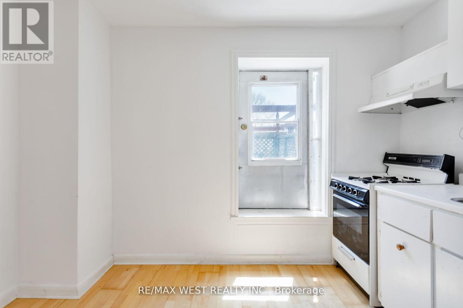 39 NOBLE STREET - 26