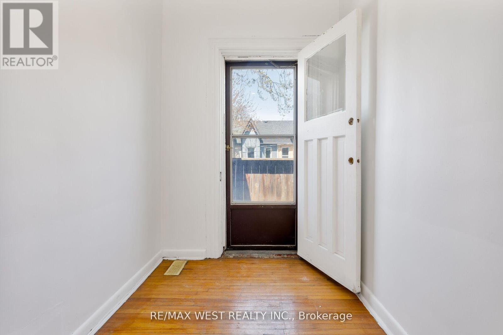 39 NOBLE STREET - 41