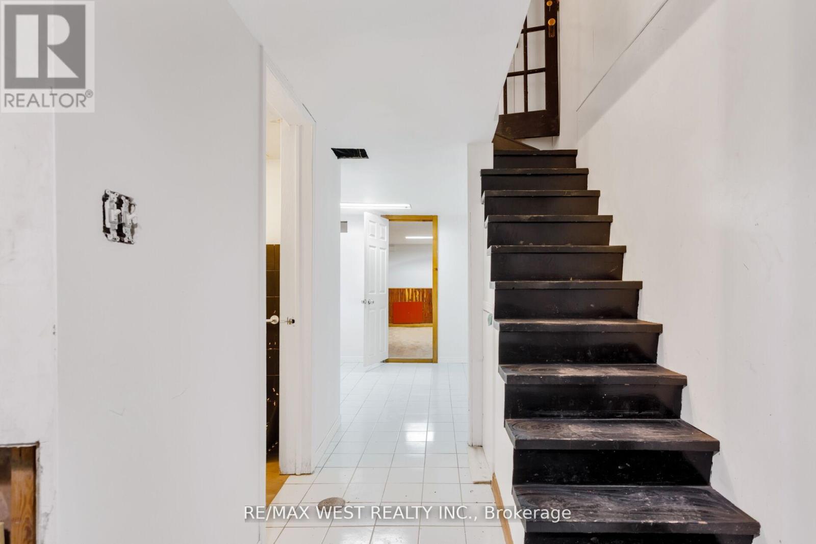39 NOBLE STREET - 44