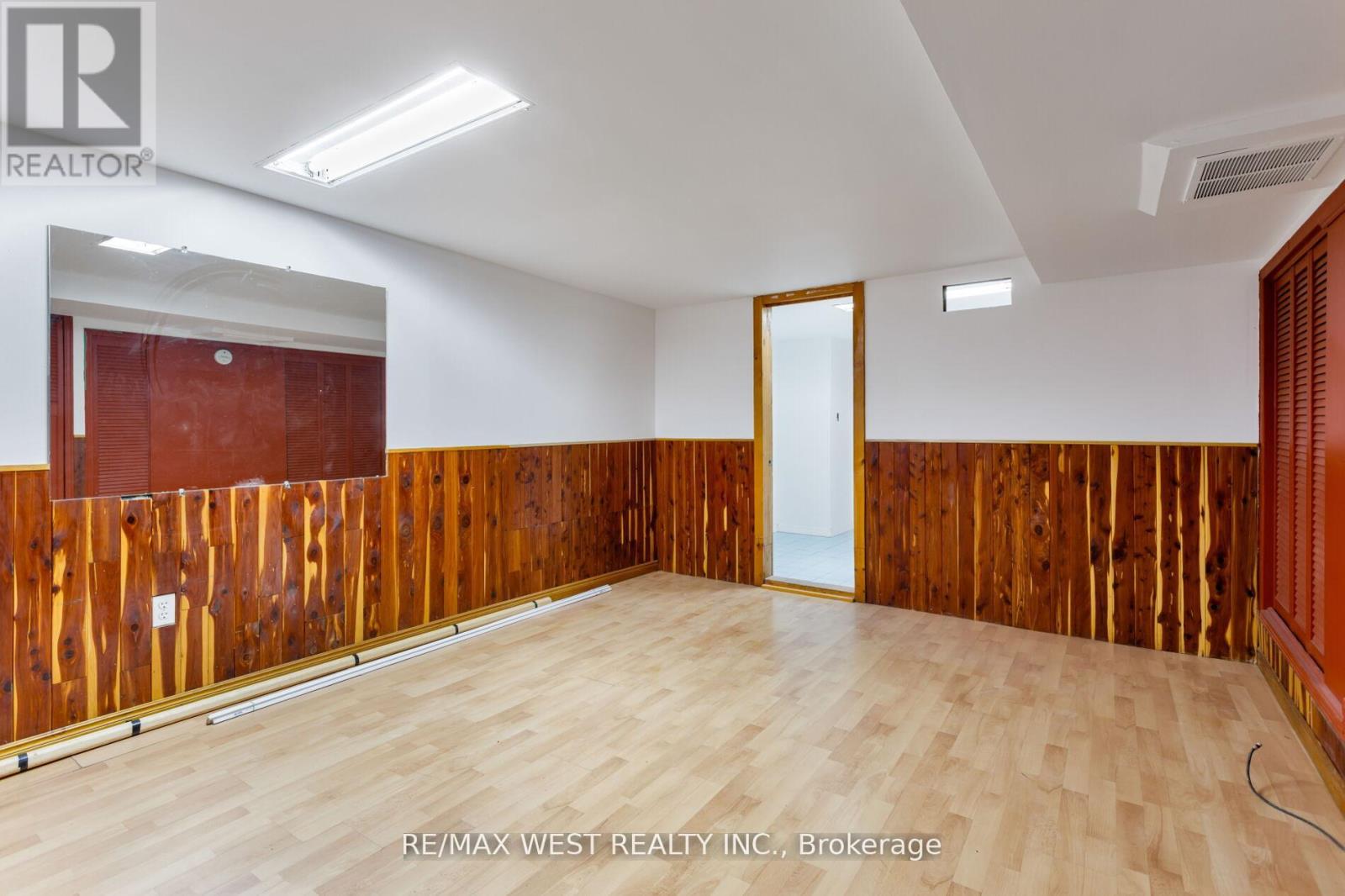 39 NOBLE STREET - 45