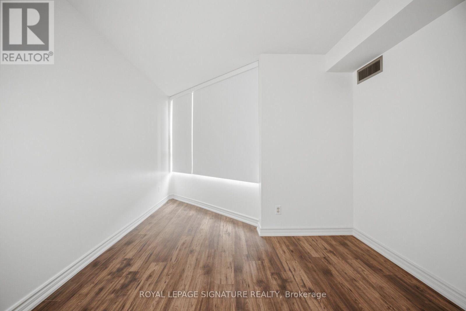 #411 1485 LAKESHORE ROAD E - 26