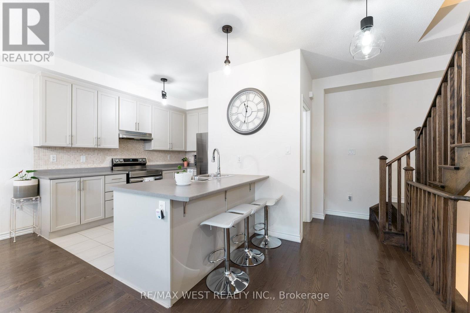 29 ARROWVIEW DRIVE - 11