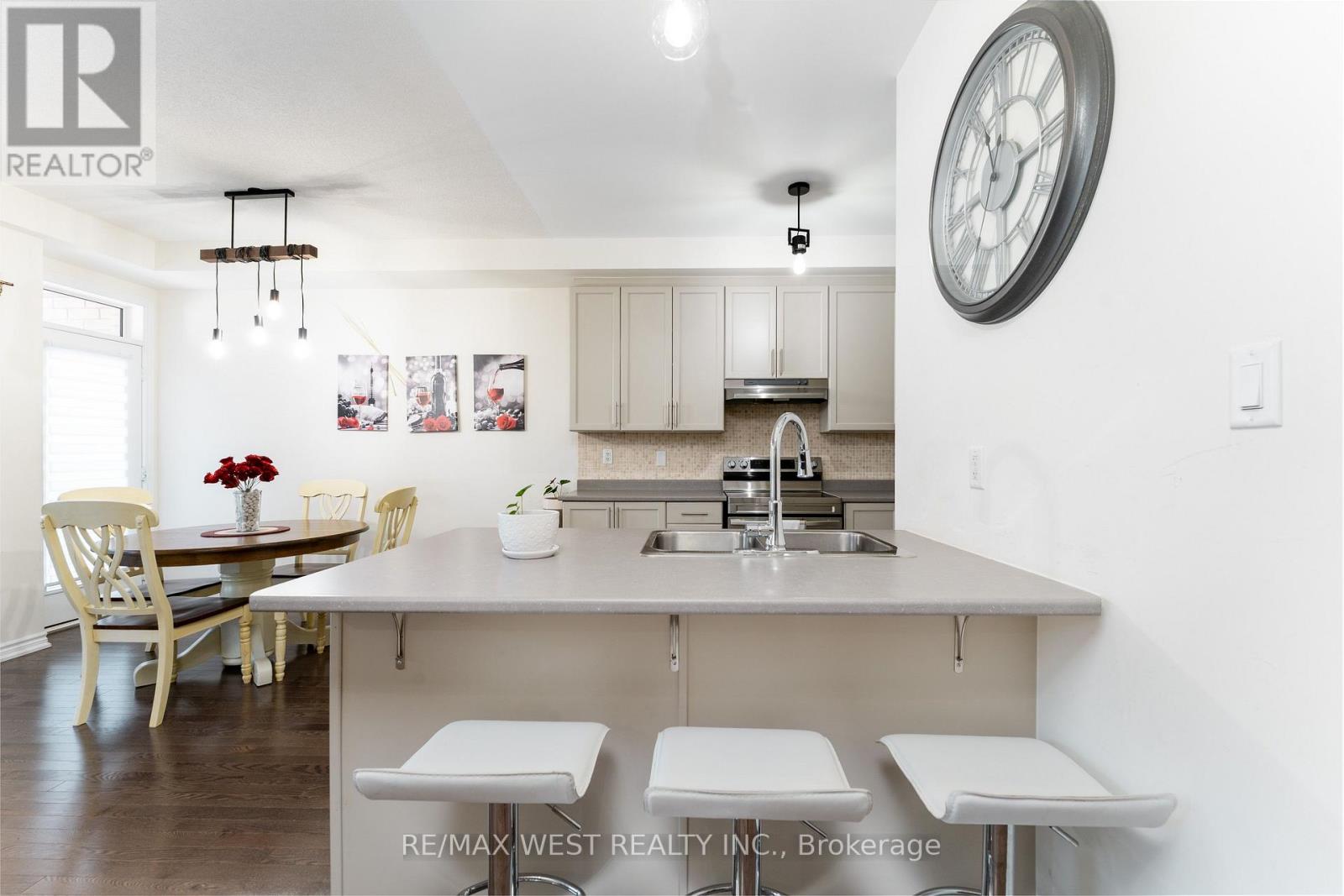 29 ARROWVIEW DRIVE - 12