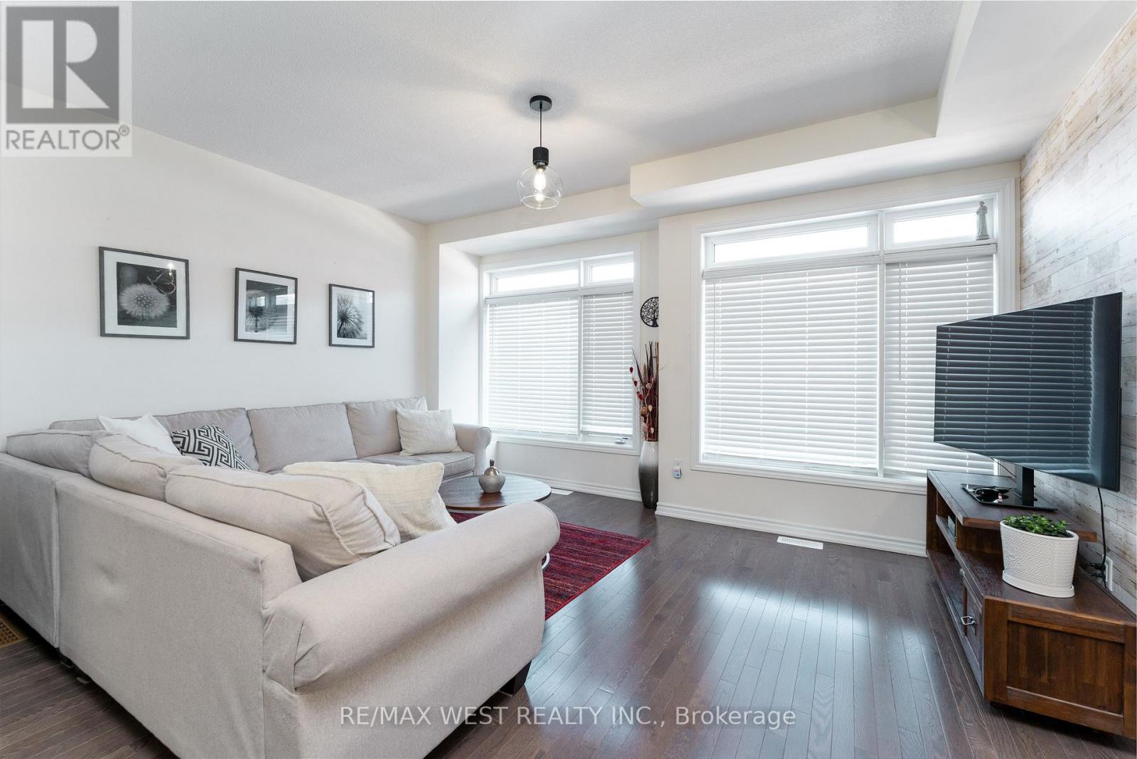 29 ARROWVIEW DRIVE - 16